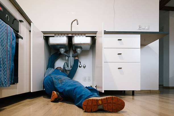Professional Emergency Plumber technician working in New Castle, NH
